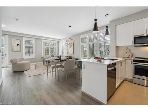 532-657 Cricklewood Drive, Mississauga, ON - Indoor Photo Showing Kitchen