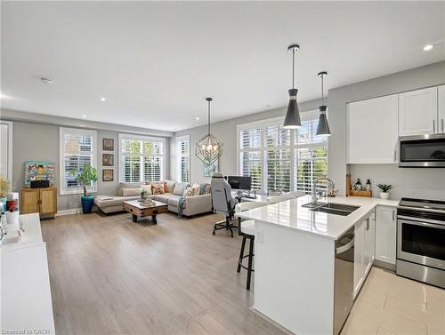 532-657 Cricklewood Drive, Mississauga, ON - Indoor Photo Showing Kitchen With Double Sink