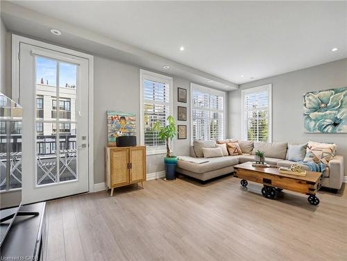 532-657 Cricklewood Drive, Mississauga, ON - Indoor Photo Showing Living Room