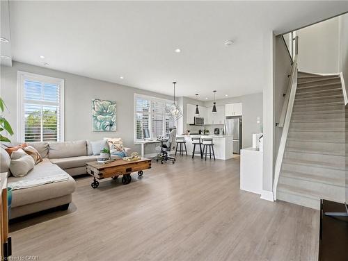 532-657 Cricklewood Drive, Mississauga, ON - Indoor Photo Showing Living Room