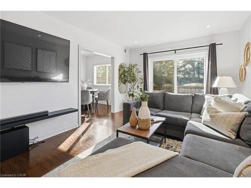 4-2069 Meadowbrook Road, Burlington, ON - Indoor Photo Showing Living Room