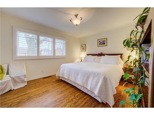 50 Edgewood Avenue, Hamilton, ON - Indoor Photo Showing Bedroom