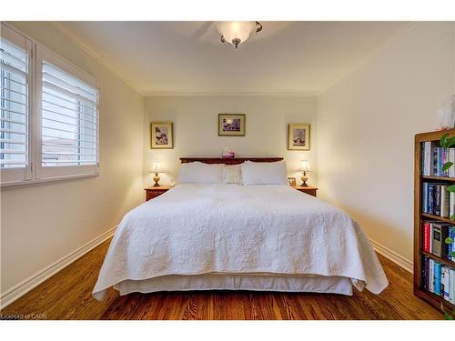 50 Edgewood Avenue, Hamilton, ON - Indoor Photo Showing Bedroom