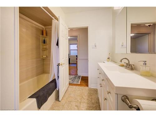 50 Edgewood Avenue, Hamilton, ON - Indoor Photo Showing Bathroom
