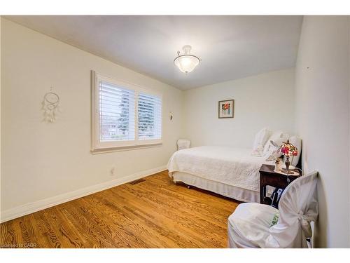50 Edgewood Avenue, Hamilton, ON - Indoor Photo Showing Bedroom