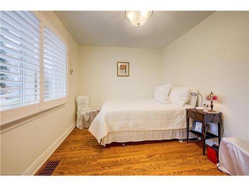 50 Edgewood Avenue, Hamilton, ON - Indoor Photo Showing Bedroom
