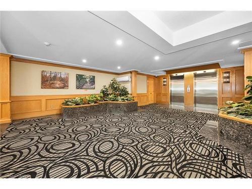 802-1272 Ontario Street, Burlington, ON - Indoor Photo Showing Other Room