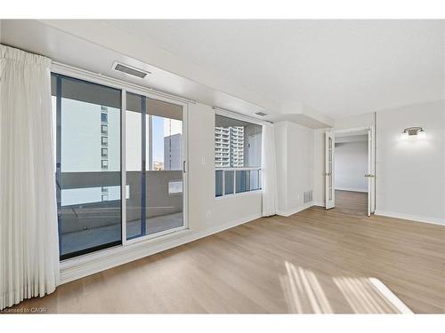 802-1272 Ontario Street, Burlington, ON - Indoor Photo Showing Other Room