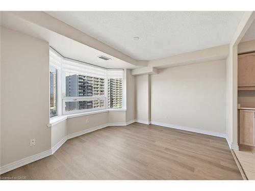 802-1272 Ontario Street, Burlington, ON - Indoor Photo Showing Other Room