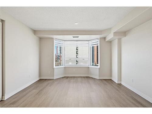 802-1272 Ontario Street, Burlington, ON - Indoor Photo Showing Other Room