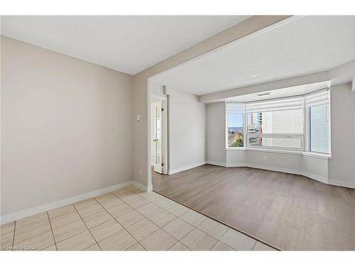 802-1272 Ontario Street, Burlington, ON - Indoor Photo Showing Other Room