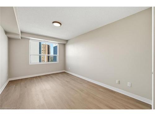 802-1272 Ontario Street, Burlington, ON - Indoor Photo Showing Other Room
