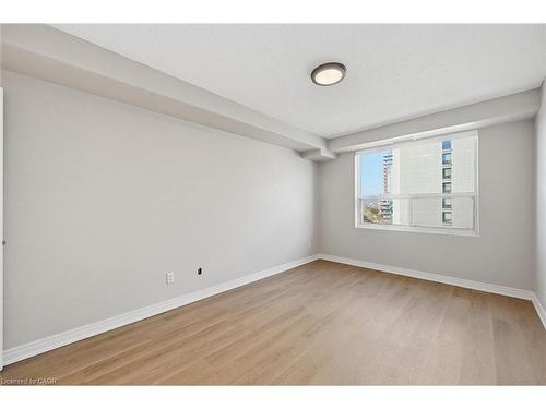 802-1272 Ontario Street, Burlington, ON - Indoor Photo Showing Other Room