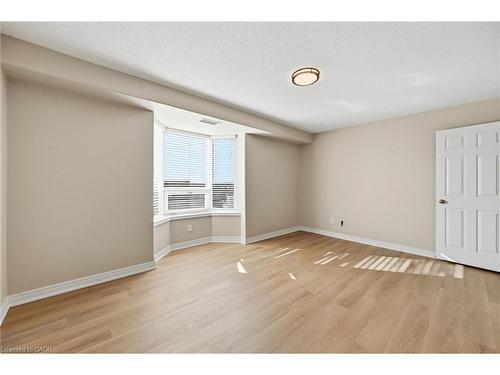 802-1272 Ontario Street, Burlington, ON - Indoor Photo Showing Other Room