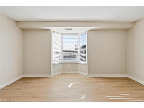 802-1272 Ontario Street, Burlington, ON - Indoor Photo Showing Other Room