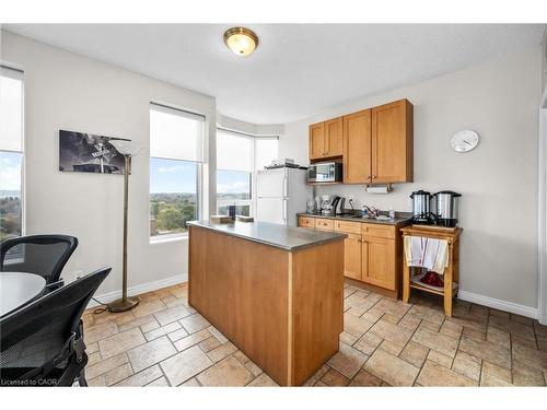 802-1272 Ontario Street, Burlington, ON - Indoor Photo Showing Kitchen