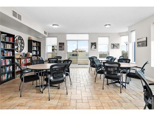 802-1272 Ontario Street, Burlington, ON - Indoor Photo Showing Dining Room