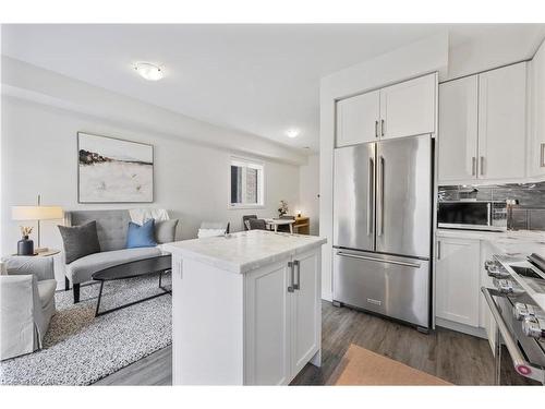 3959 Koenig Road, Burlington, ON - Indoor Photo Showing Kitchen
