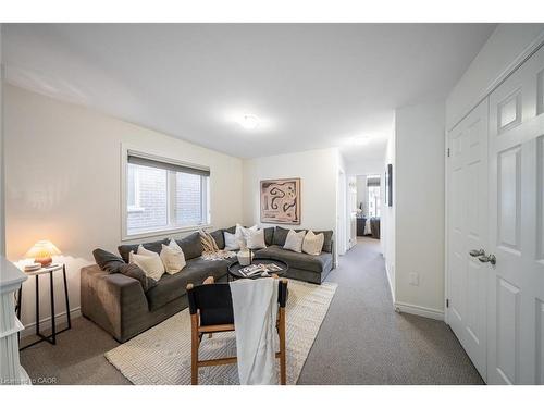 3959 Koenig Road, Burlington, ON - Indoor Photo Showing Living Room