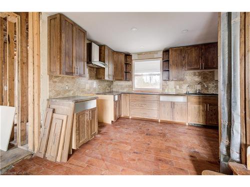 14 Athlone Road, Cambridge, ON - Indoor Photo Showing Kitchen