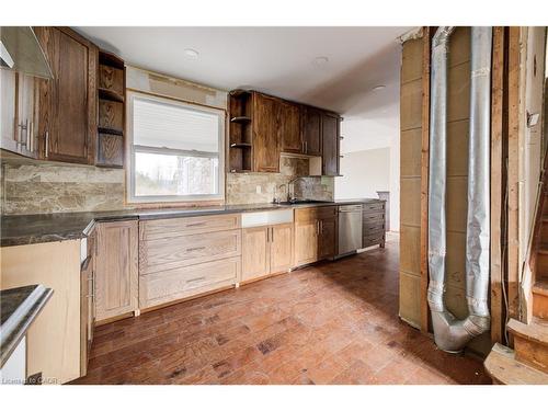 14 Athlone Road, Cambridge, ON - Indoor Photo Showing Kitchen