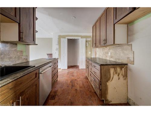 14 Athlone Road, Cambridge, ON - Indoor Photo Showing Kitchen