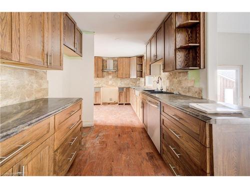 14 Athlone Road, Cambridge, ON - Indoor Photo Showing Kitchen