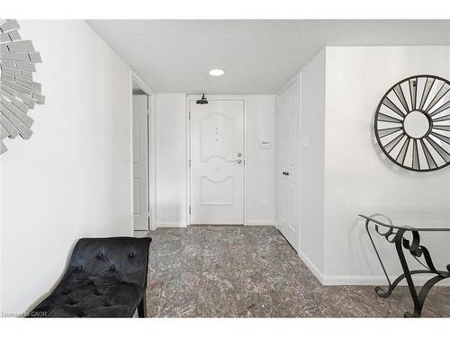 1808-2170 Marine Drive, Oakville, ON - Indoor Photo Showing Other Room