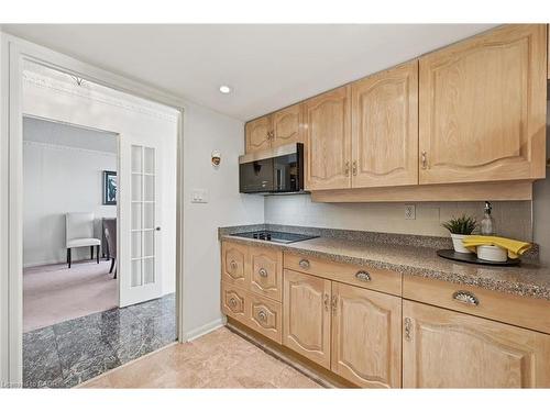 1808-2170 Marine Drive, Oakville, ON - Indoor Photo Showing Kitchen