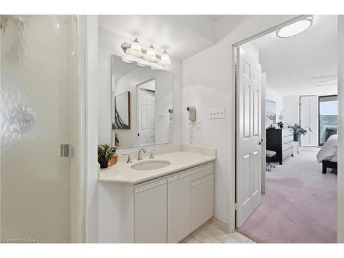 1808-2170 Marine Drive, Oakville, ON - Indoor Photo Showing Bathroom