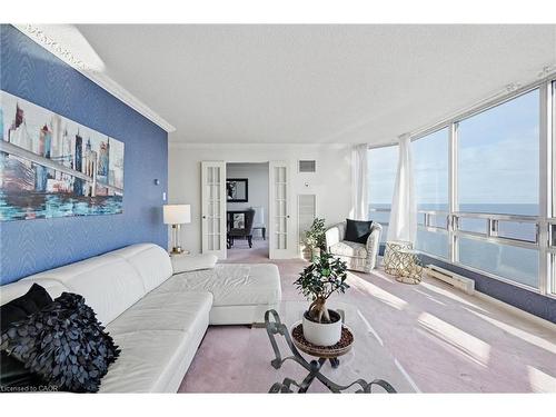 1808-2170 Marine Drive, Oakville, ON - Indoor Photo Showing Living Room