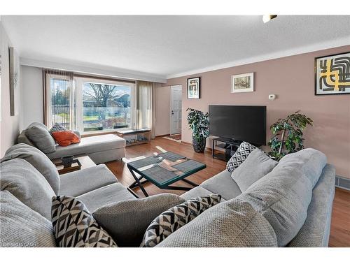6186 Delta Drive, Niagara Falls, ON - Indoor Photo Showing Living Room