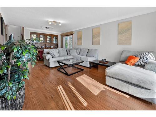 6186 Delta Drive, Niagara Falls, ON - Indoor Photo Showing Living Room
