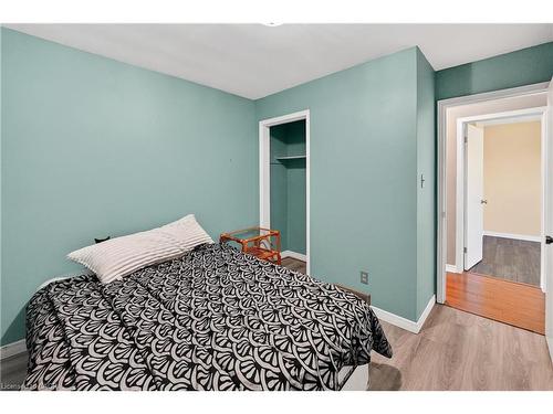 6186 Delta Drive, Niagara Falls, ON - Indoor Photo Showing Bedroom