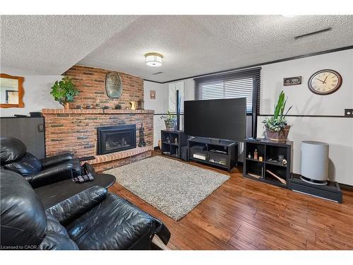 6186 Delta Drive, Niagara Falls, ON - Indoor Photo Showing Living Room With Fireplace