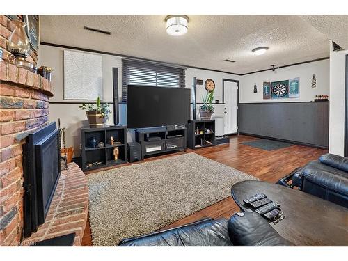 6186 Delta Drive, Niagara Falls, ON - Indoor With Fireplace