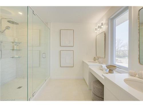 23 Ashford Street, Cambridge, ON - Indoor Photo Showing Bathroom