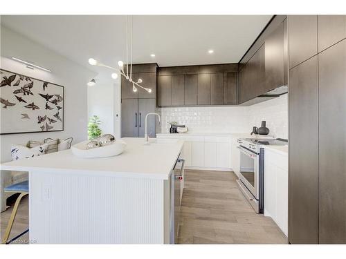 210 Green Gate Boulevard, Cambridge, ON - Indoor Photo Showing Kitchen With Upgraded Kitchen