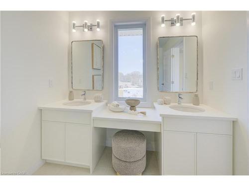 210 Green Gate Boulevard, Cambridge, ON - Indoor Photo Showing Bathroom