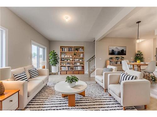 256 Green Gate Boulevard, Cambridge, ON - Indoor Photo Showing Living Room