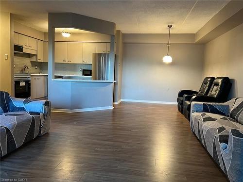 52-3085 Kingsway Drive, Kitchener, ON - Indoor Photo Showing Kitchen