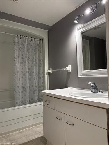 52-3085 Kingsway Drive, Kitchener, ON - Indoor Photo Showing Bathroom