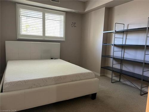 52-3085 Kingsway Drive, Kitchener, ON - Indoor Photo Showing Bedroom