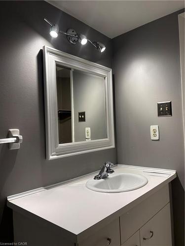 52-3085 Kingsway Drive, Kitchener, ON - Indoor Photo Showing Bathroom