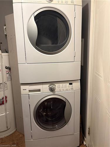 52-3085 Kingsway Drive, Kitchener, ON - Indoor Photo Showing Laundry Room