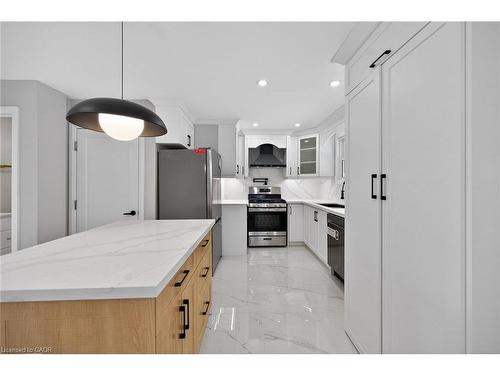 84 Blanmora Drive, Hamilton, ON - Indoor Photo Showing Kitchen With Upgraded Kitchen