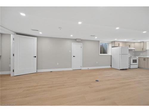 84 Blanmora Drive, Hamilton, ON - Indoor Photo Showing Kitchen