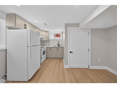 84 Blanmora Drive, Hamilton, ON - Indoor Photo Showing Kitchen