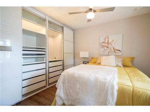 10 Manning Street, St. Catharines, ON - Indoor Photo Showing Bedroom