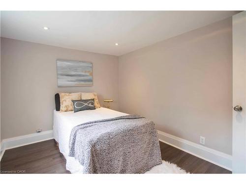 10 Manning Street, St. Catharines, ON - Indoor Photo Showing Bedroom
